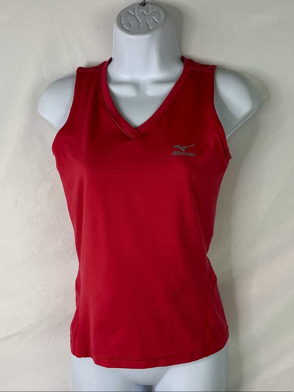 Mizuno Women's Red V-Neck Performance Tank Size M
